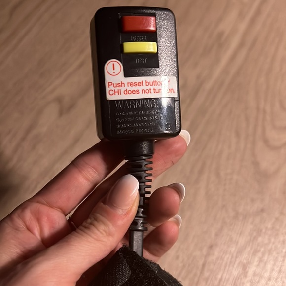 CHI 1 Inch Ceramic Flat Hairstyling Iron - Picture 3 of 4